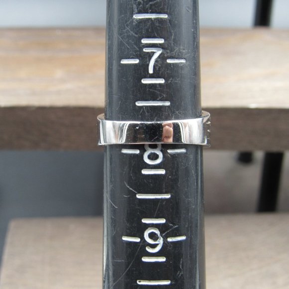 Size 7.75 Sterling Silver Bright Cubic Zirconia Band Ring - Picture 4 of 6